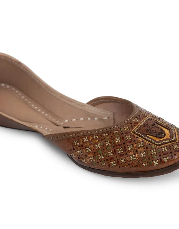 Handmade_Total_Leather_Punjabi_Jutti_-_Perfect_Blend_of_Tradition_&_Comfort