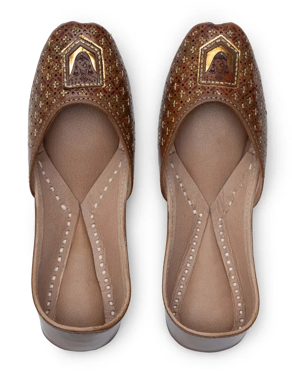 Handmade_Total_Leather_Punjabi_Jutti_-_Perfect_Blend_of_Tradition_&_Comfort
