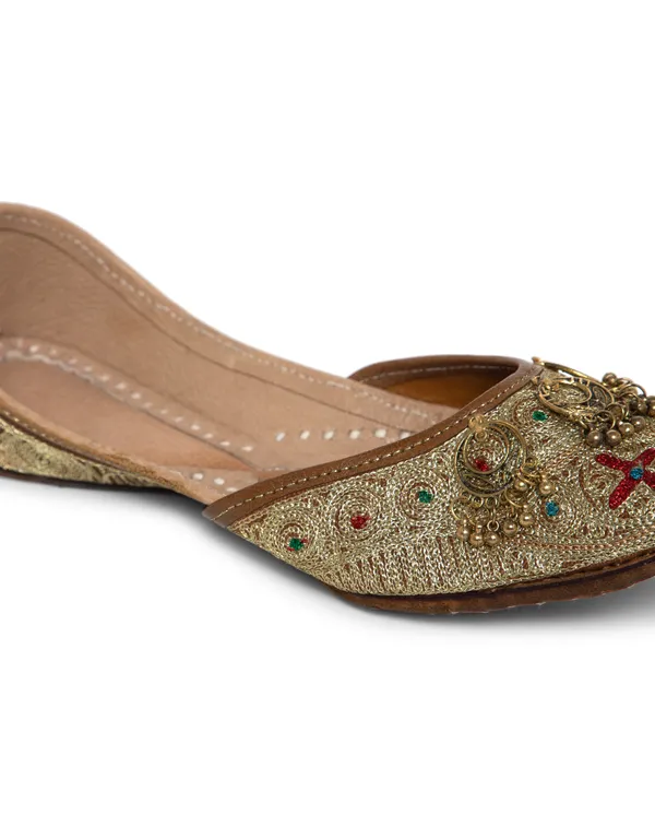 Gold_Punjabi_Jutti_for_Women_with_Dabka_Leather_Lining_and_Zari_Work