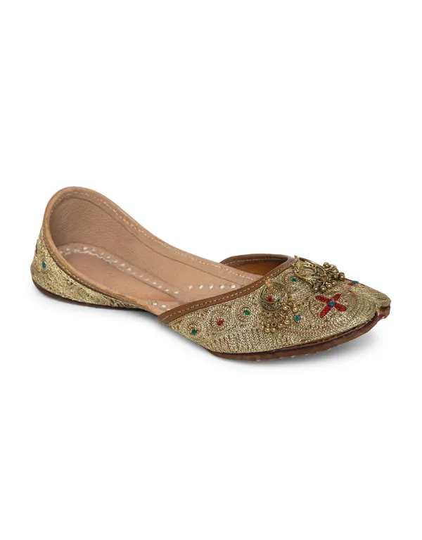 Gold_Punjabi_Jutti_for_Women_with_Dabka_Leather_Lining_and_Zari_Work