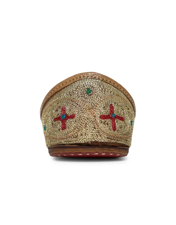 Gold_Punjabi_Jutti_for_Women_with_Dabka_Leather_Lining_and_Zari_Work