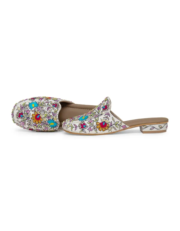 Multicolor_Fabric_And_Foam_Sequensce_And_Intricate_Embroidery_Wedding_Mojari_For_Women