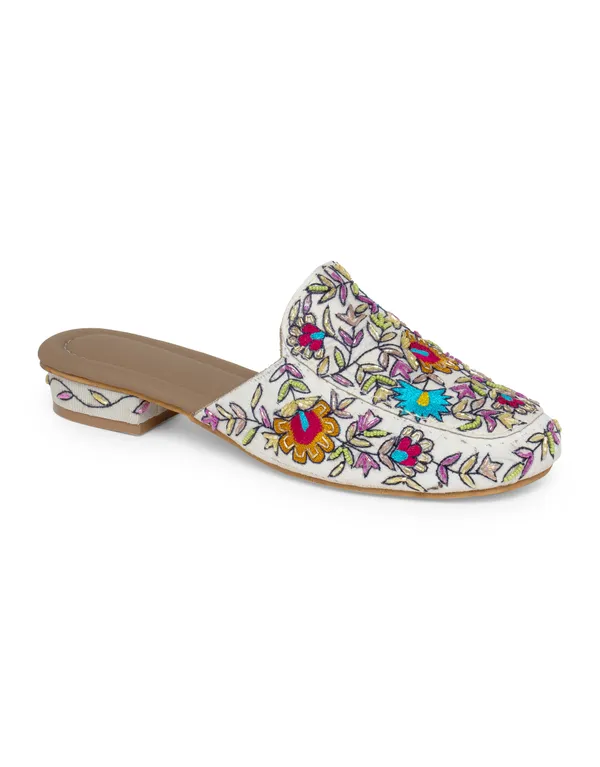 Multicolor_Fabric_And_Foam_Sequensce_And_Intricate_Embroidery_Wedding_Mojari_For_Women