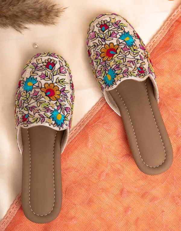 Multicolor_Fabric_And_Foam_Sequensce_And_Intricate_Embroidery_Wedding_Mojari_For_Women