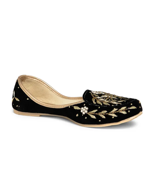 Black_Fabric_And_Foam_Ethnic_Punjabi_Jutti_For_Women