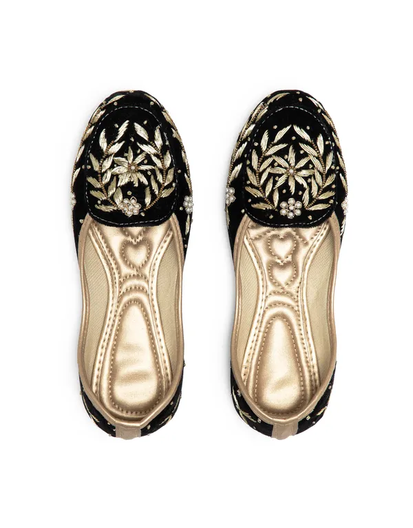 Black_Fabric_And_Foam_Ethnic_Punjabi_Jutti_For_Women