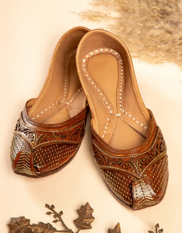 Brown_Total_Leather_Wedding_Punjabi_Jutti_For_Women