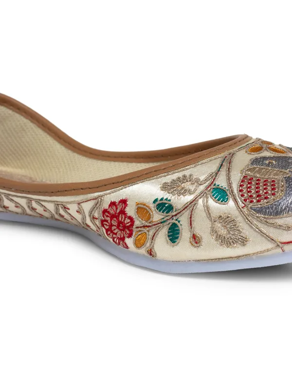 Cream_Gold_Fabric_And_Foam_Embroidered_Ethnic_Punjabi_Jutti_For_Women