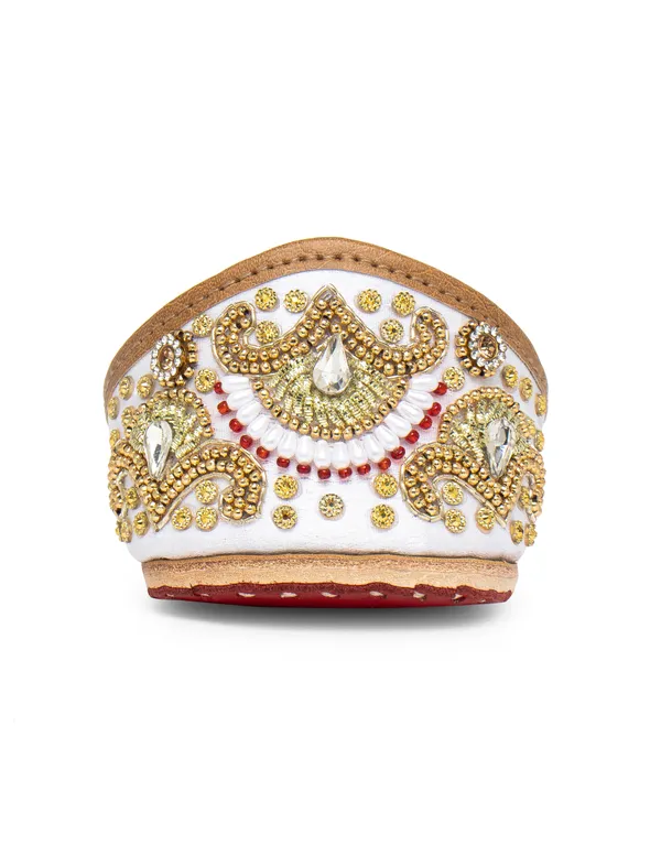 Gold_Punjabi_Jutti_for_Women_with_Dabka_Leather_Lining