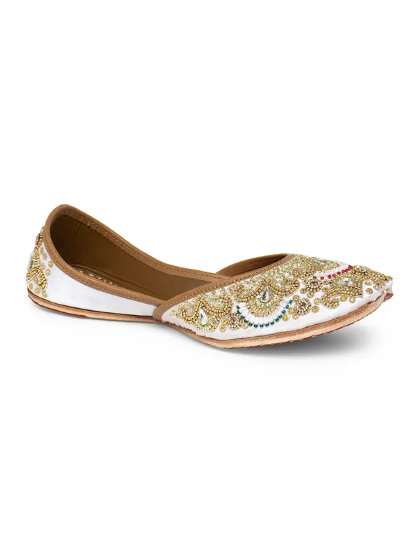 Gold_Punjabi_Jutti_for_Women_with_Dabka_Leather_Lining