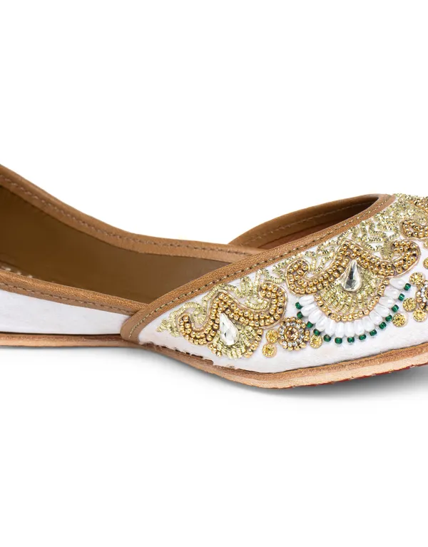 Gold_Punjabi_Jutti_for_Women_with_Dabka_Leather_Lining