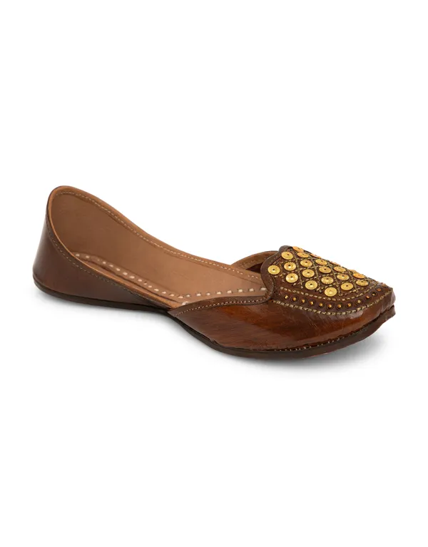 Beautiful_Total_Leather_Punjabi_Juttis_Made_with_High-Quality_Materials__Perfect_for_Special_Events