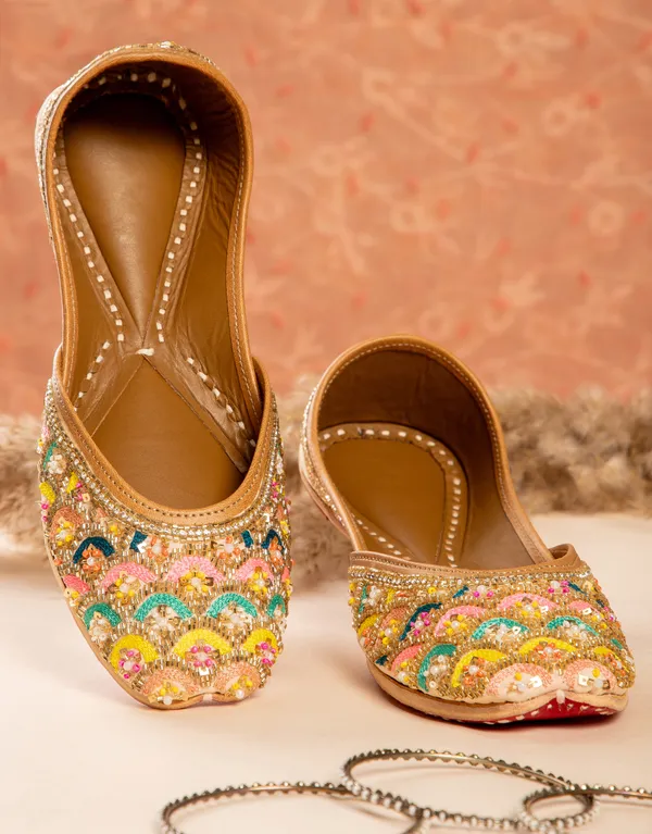 Multicolor_Punjabi_Jutti_for_Women_with_Dabka_Leather_Lining