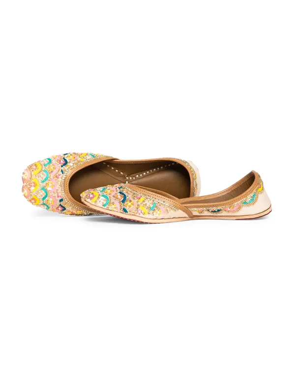 Multicolor_Punjabi_Jutti_for_Women_with_Dabka_Leather_Lining