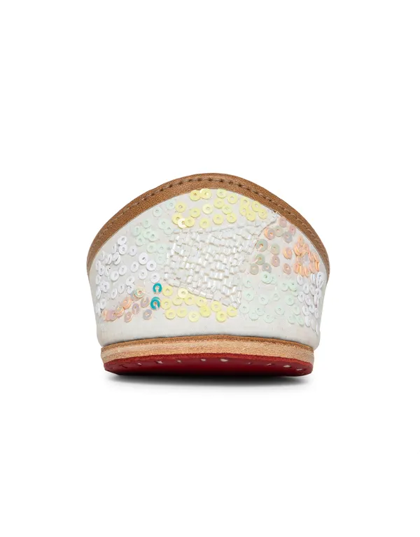 White_Punjabi_Jutti_for_Women_with_Dabka_Leather_Lining