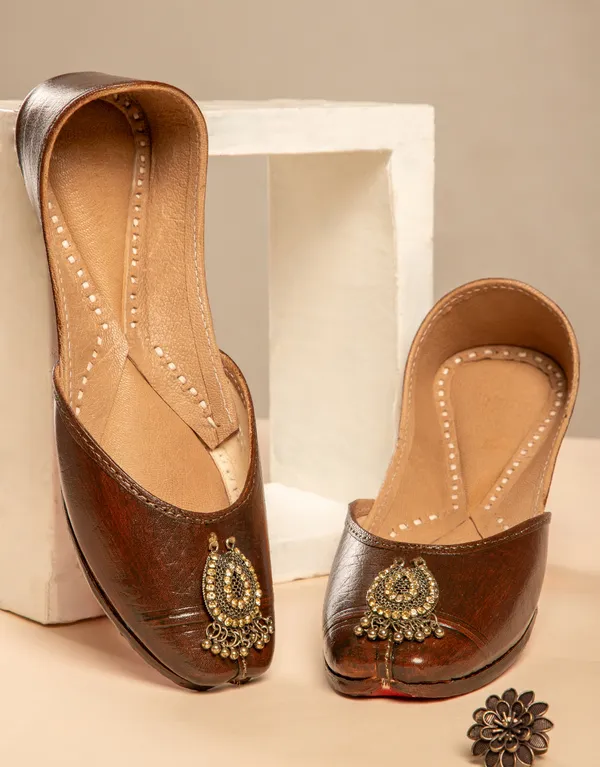 Brown_Total_Leather_Ethnic_Punjabi_Jutti_For_Women