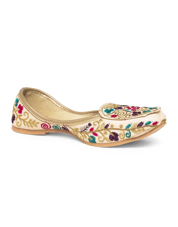 Gold_Fabric_And_Foam_Handcrafted_Wedding_Punjabi_Jutti_For_Women