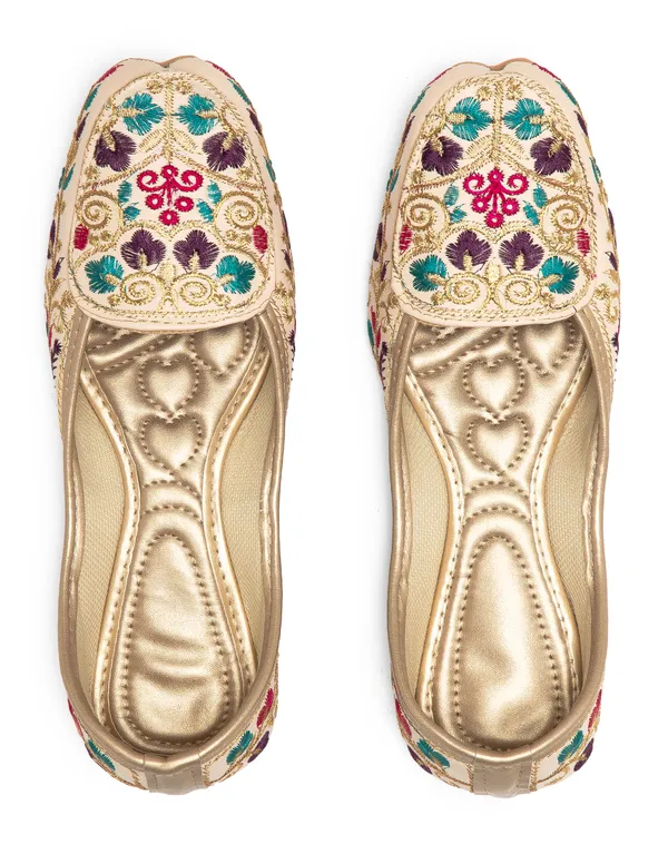 Gold_Fabric_And_Foam_Handcrafted_Wedding_Punjabi_Jutti_For_Women