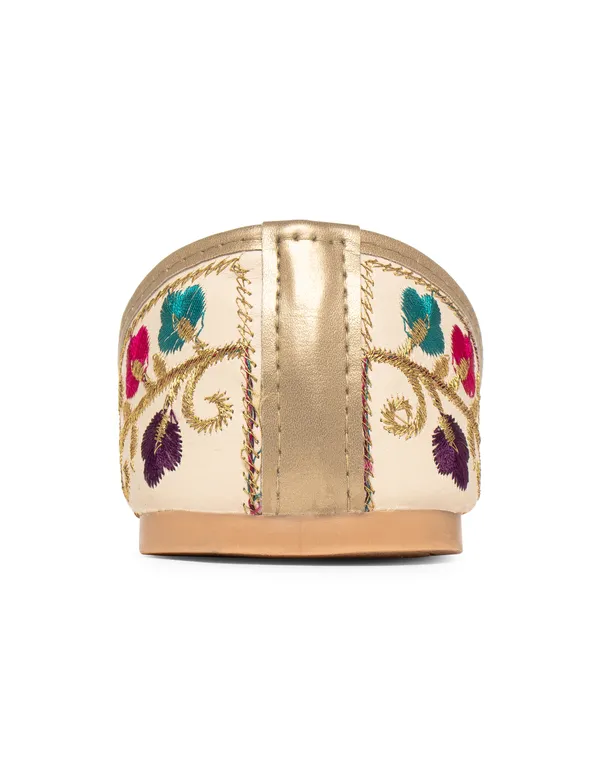 Gold_Fabric_And_Foam_Handcrafted_Wedding_Punjabi_Jutti_For_Women