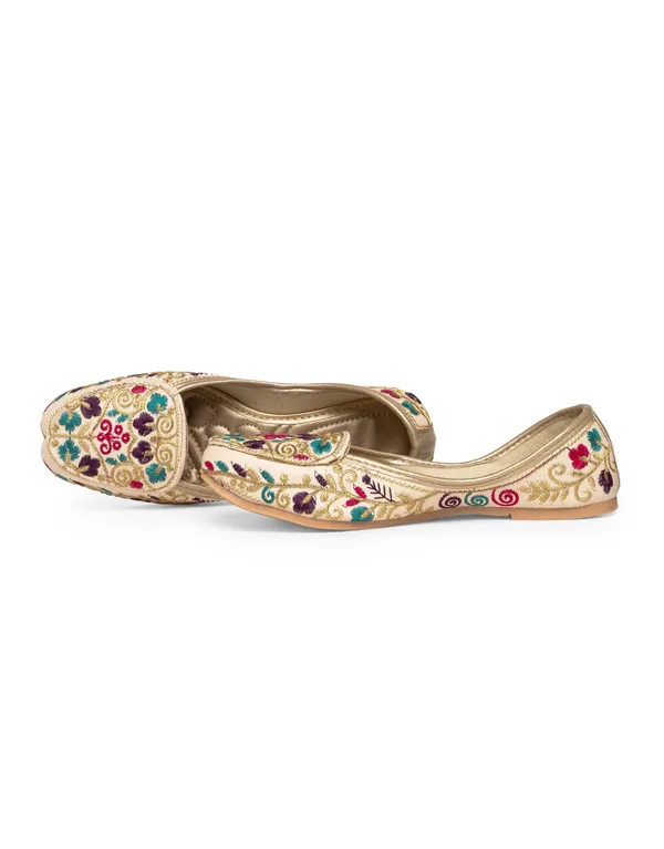 Gold_Fabric_And_Foam_Handcrafted_Wedding_Punjabi_Jutti_For_Women