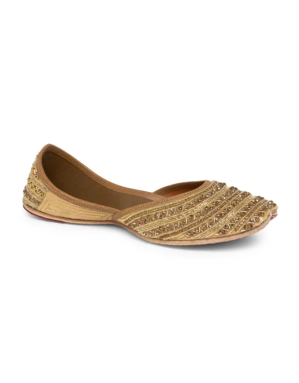 Gold_Punjabi_Jutti_for_Women_with_Dabka_Leather_Lining