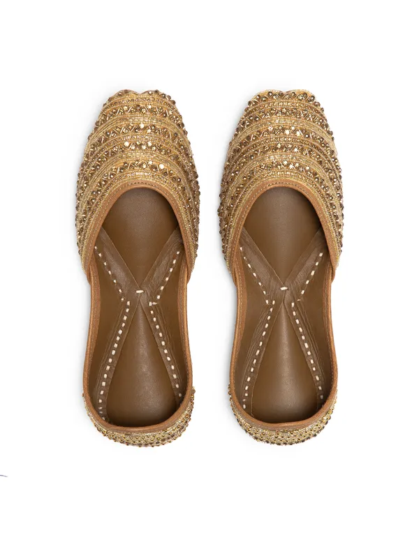 Gold_Punjabi_Jutti_for_Women_with_Dabka_Leather_Lining