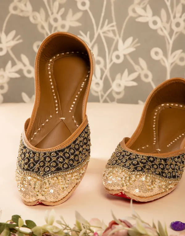 Gold_&_Black_Punjabi_Jutti_for_Women_with_Dabka_Leather_Lining_and_Bead_Detailing