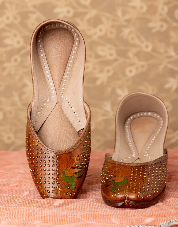 Premium_Total_Leather_Punjabi_Jutti_-_Handcrafted_Traditional_Footwear_for_Women