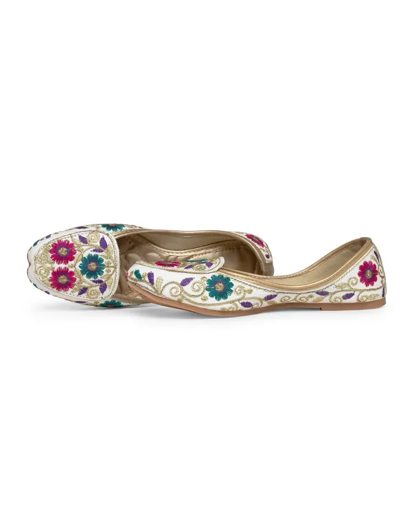 White_Fabric_And_Foam_Ethnic_Punjabi_Jutti_For_Women