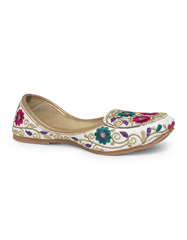 White_Fabric_And_Foam_Ethnic_Punjabi_Jutti_For_Women