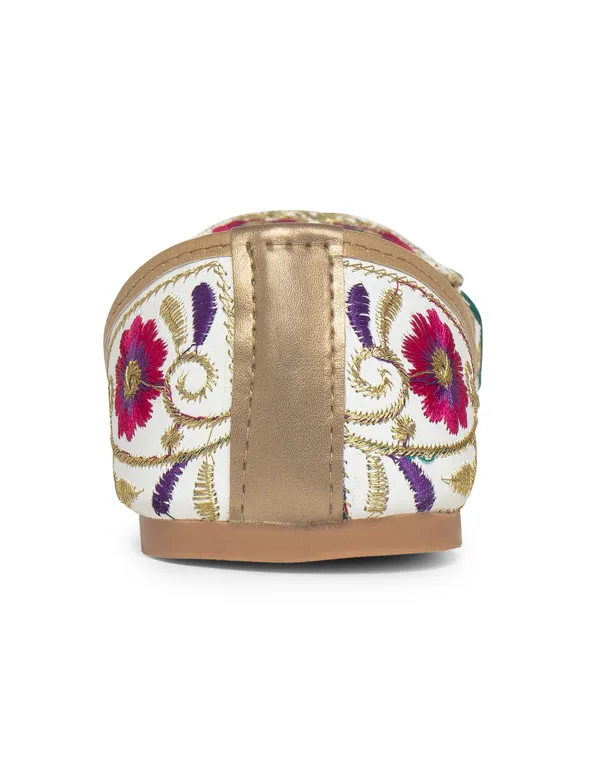 White_Fabric_And_Foam_Ethnic_Punjabi_Jutti_For_Women