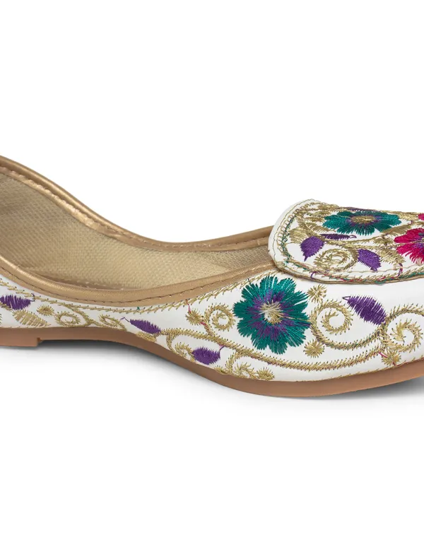 White_Fabric_And_Foam_Ethnic_Punjabi_Jutti_For_Women