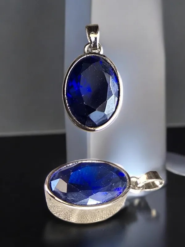 Blue_Sapphire_Neelam_Gemstone_Brass_Metal_Silver_Plated_Pendant_Astrological_Purpose_For_Unisex