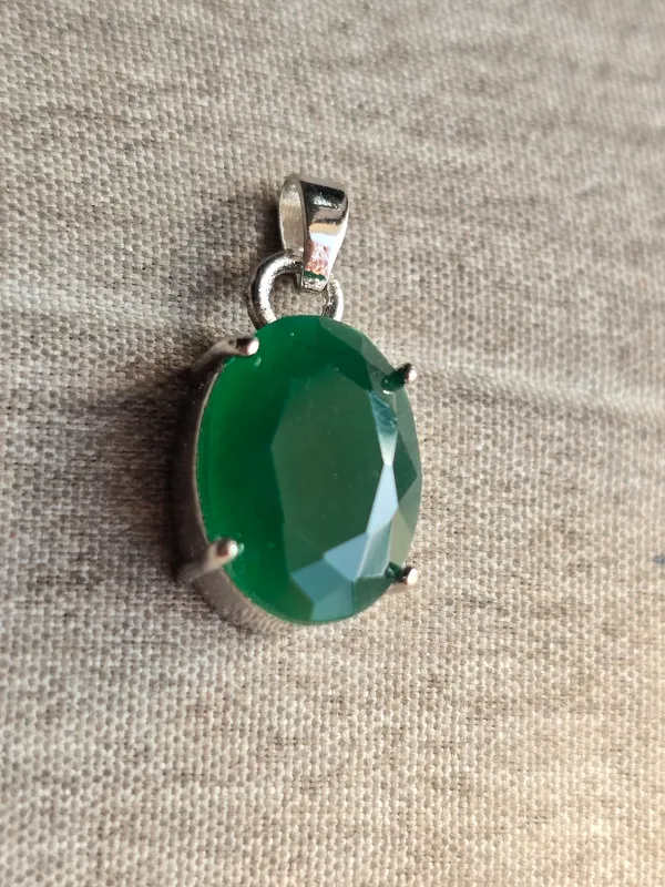 Panna_Emerald_Gemstone_Brass_Metal__Pendant_Astrological_Purpose_For_Unisex