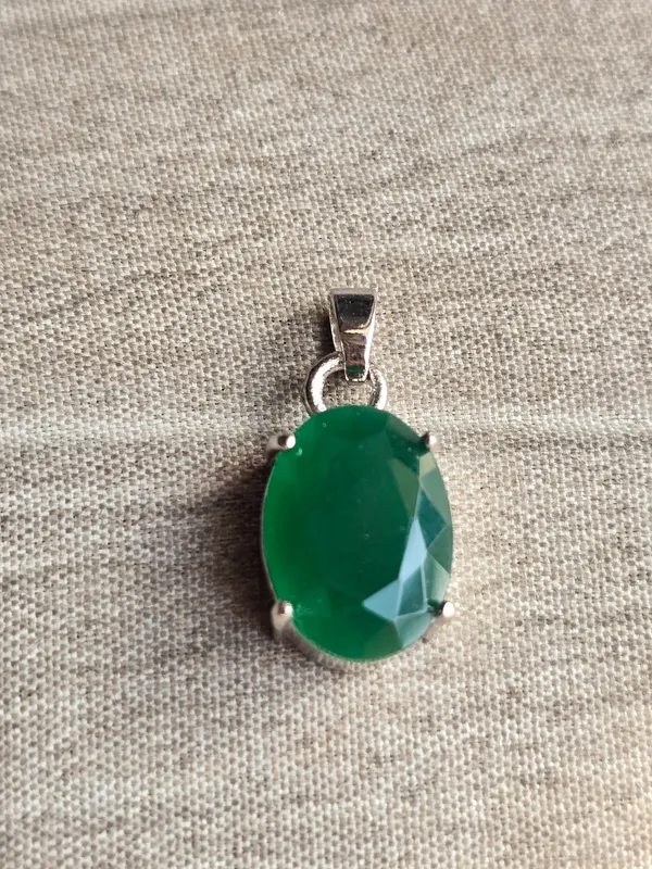 Panna_Emerald_Gemstone_Brass_Metal__Pendant_Astrological_Purpose_For_Unisex