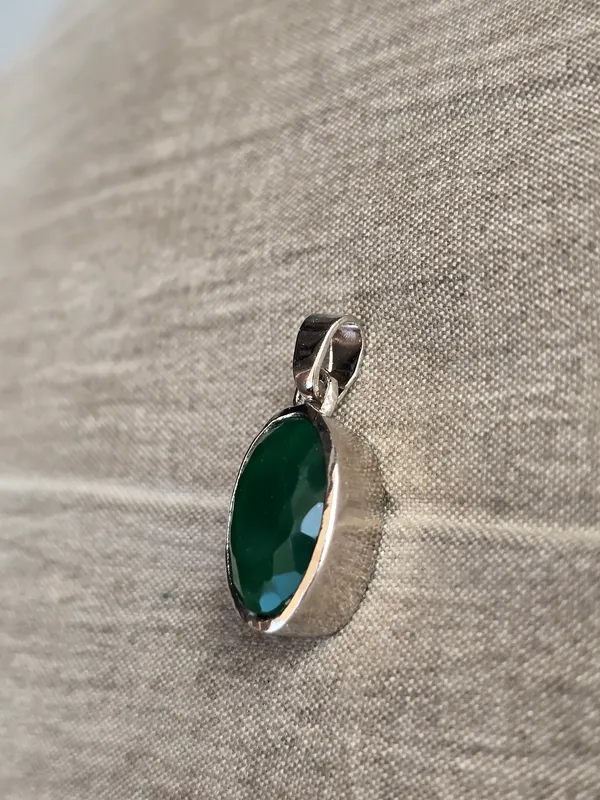 Panna_Emerald_Gemstone_Brass_Metal__Pendant_Astrological_Purpose_For_Unisex