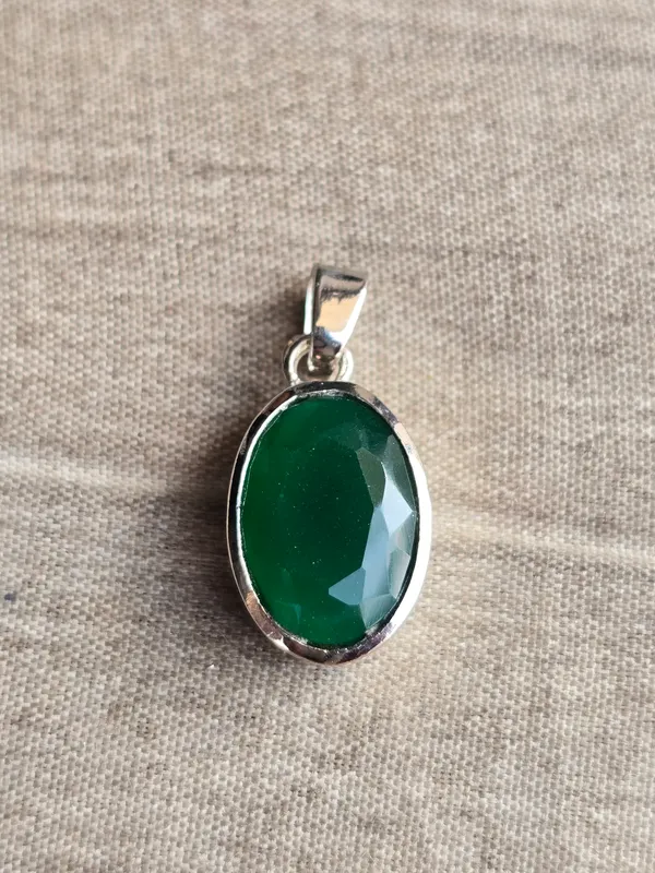 Panna_Emerald_Gemstone_Brass_Metal__Pendant_Astrological_Purpose_For_Unisex