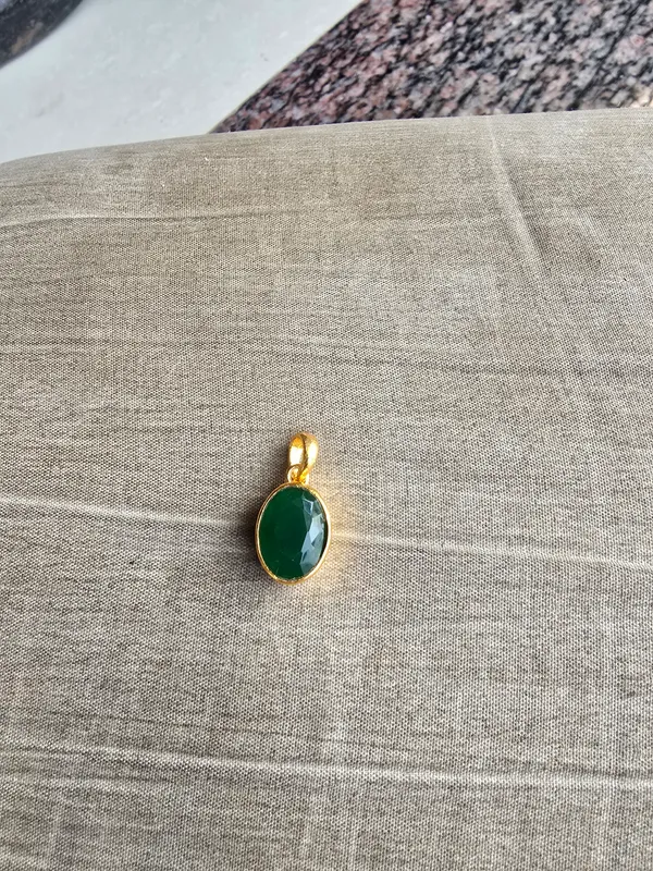 Panna_Emerald_Gemstone_Brass_Metal__Pendant_Astrological_Purpose_For_Unisex