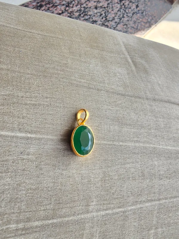 Panna_Emerald_Gemstone_Brass_Metal__Pendant_Astrological_Purpose_For_Unisex