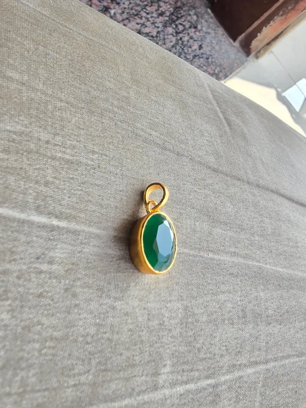 Panna_Emerald_Gemstone_Brass_Metal__Pendant_Astrological_Purpose_For_Unisex