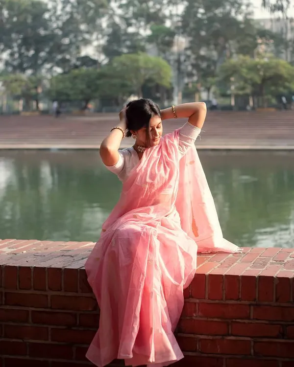 Pink_Cotton_Silk_Woven_Booti_Saree_with_Blouse_for_Women