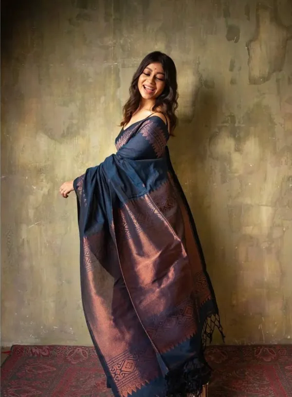 Navy_Blue_Soft_Lichi_Silk_Saree_with_Rich_Jacquard_Woven_Pallu_&_Exclusive_Jacquard_Border