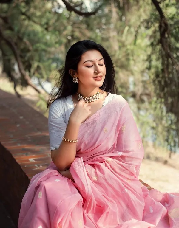 Pink_Cotton_Silk_Woven_Booti_Saree_with_Blouse_for_Women
