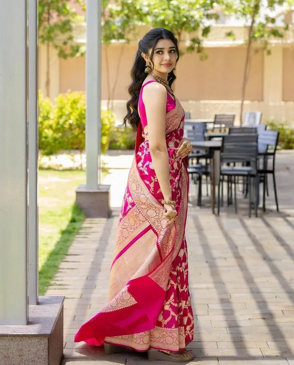 Pink_Silk_Woven_Zari_Banarasi_Saree_for_Women