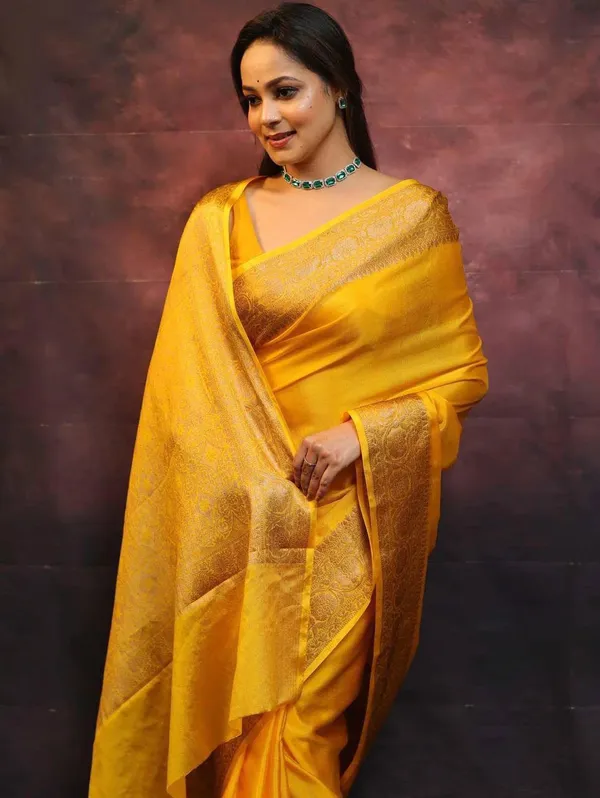 Mustard_Yellow_Soft_Lichi_Silk_Saree_with_Rich_Jacquard_Woven_Pallu,_Antique_Gold_Floral_Border,_Designer_Banarasi_Style_Saree