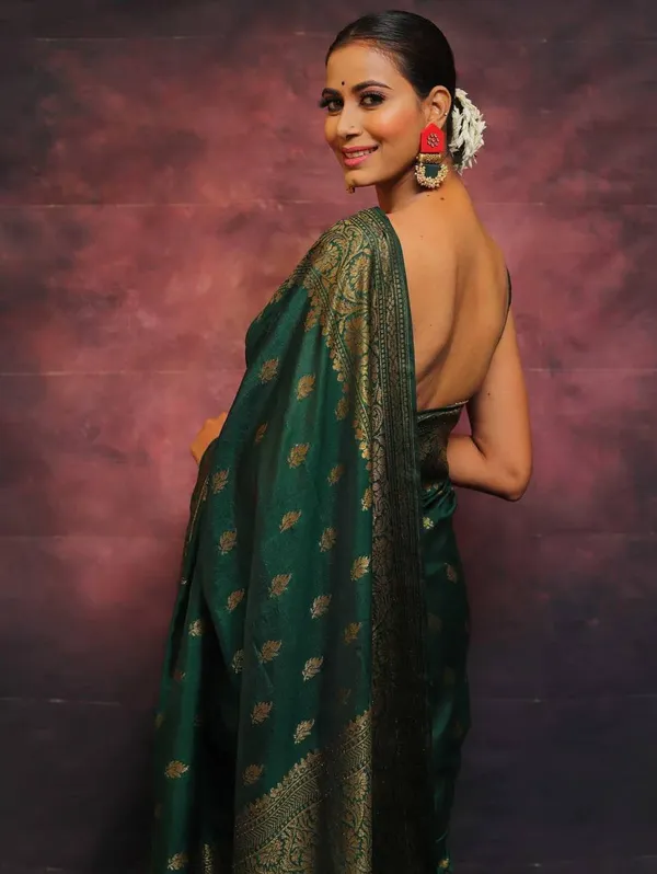 Bottle_Green_Soft_Lichi_Silk_Saree_with_Rich_Jacquard_Woven_Border_&_Designer_Blouse_|_Traditional_Banarasi_Style_Saree_for_Women