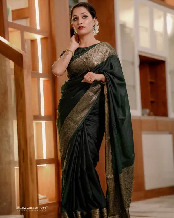 Green_Silk_Zari_Woven_Banarasi_Saree_for_Women