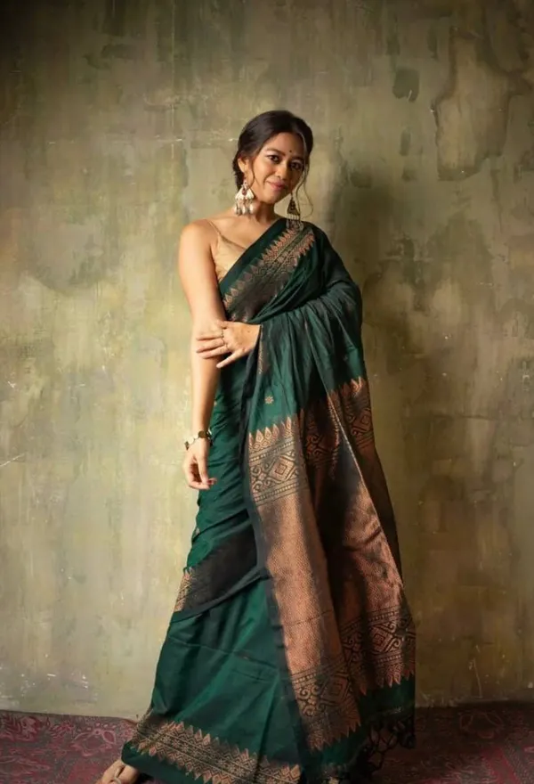 Green_Soft_Lichi_Silk_Saree_with_Rich_Jacquard_Woven_Pallu_&_Exclusive_Jacquard_Border