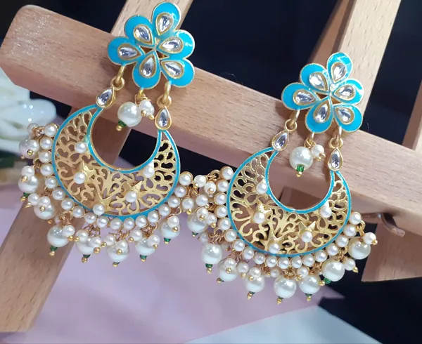 Gold_&_Turquoise_Alloy_Push_Back_Ethnic_Chandbali_Earring_For_Women