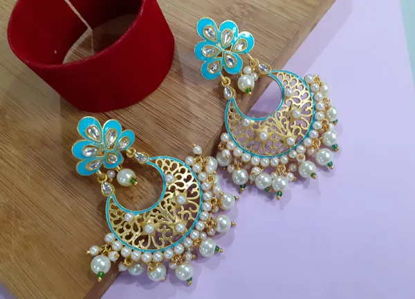Gold_&_Turquoise_Alloy_Push_Back_Ethnic_Chandbali_Earring_For_Women